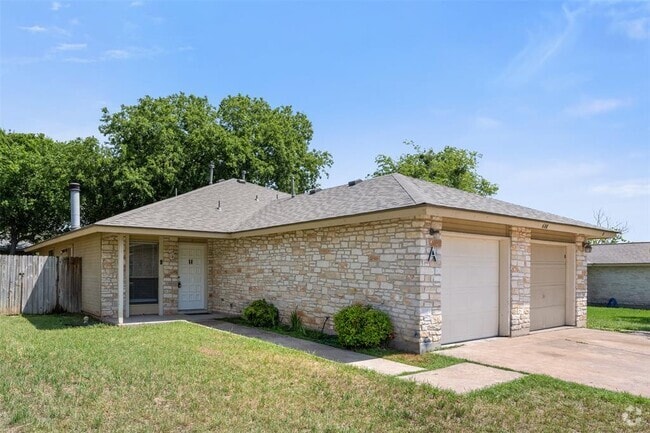 Building Photo - 608 Country Aire Dr Rental