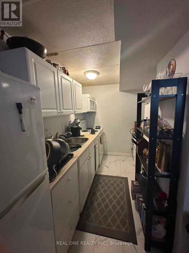 Photo - 1387 Selkirk Ave