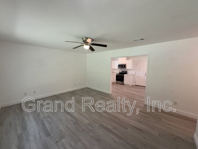 Photo - 6733 Applegate St