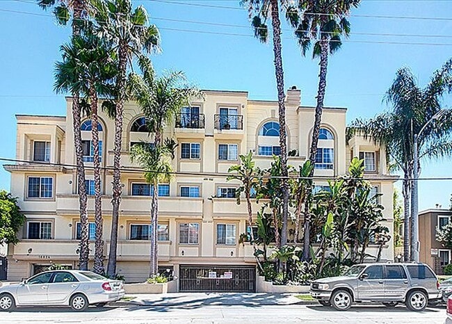 10824 Bloomfield St Unit 201