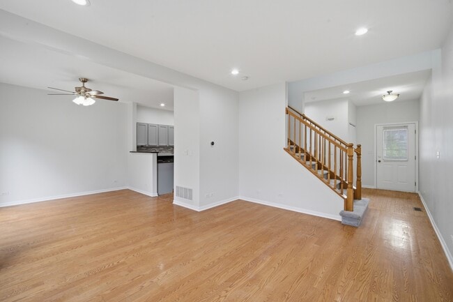 Photo - 611 Lakeridge Ct