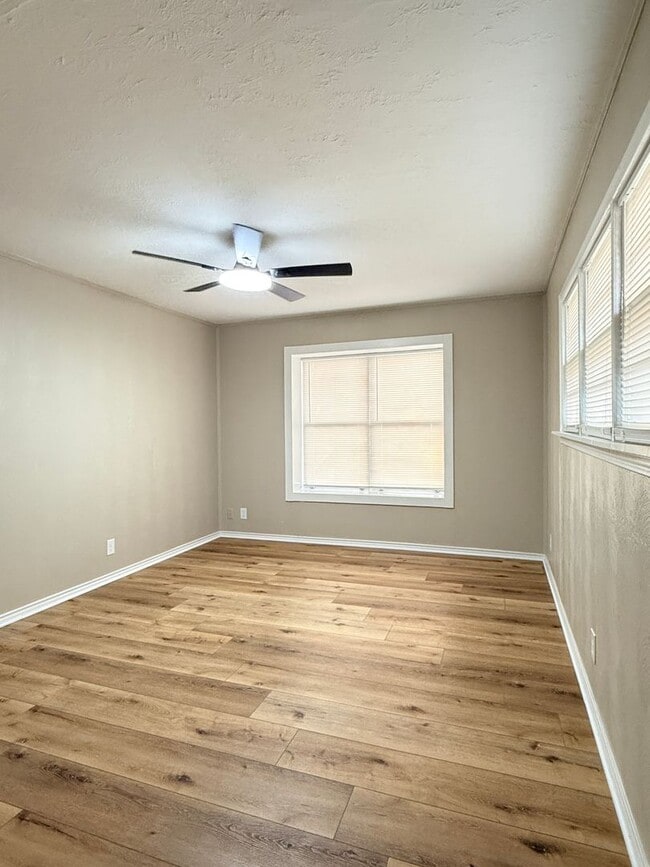 Photo - 3200 Ave R