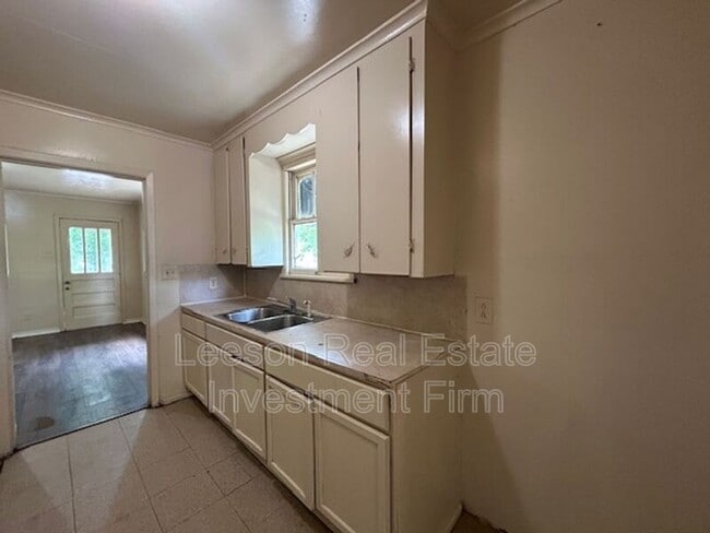 Photo - 2551 Claiborne Ave