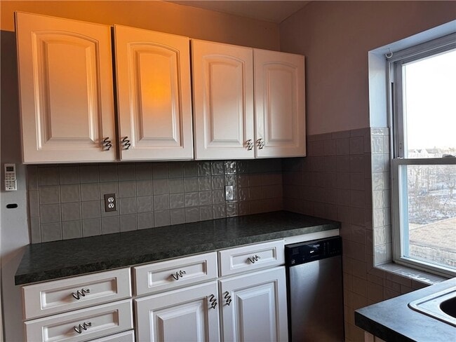 Photo - 72 Courtland St