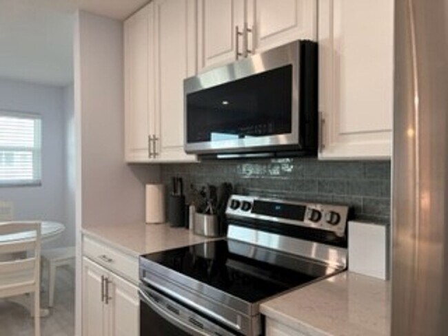 Photo - Venice, FL 1BR/1BA Condo with Canal View a... Unit L284
