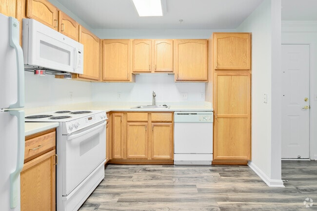2BR, 1BA - 872SF - Kitchen