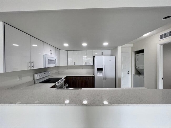 Building Photo - 18335 NW 68th Ave Unit 750-503 Rental