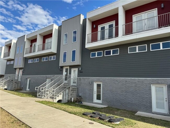 Photo - 1512 S Razorback Rd