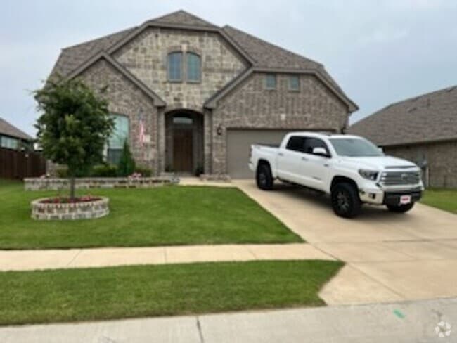 Building Photo - READY TO RENT 5 BEDROOM HOME on oversized lot
