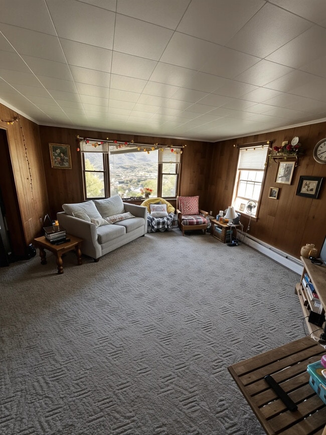 Building Photo - 1239 Cumberland Head Rd Unit B