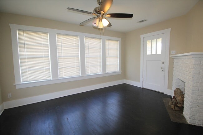 Photo - 2616 Oakcliff St