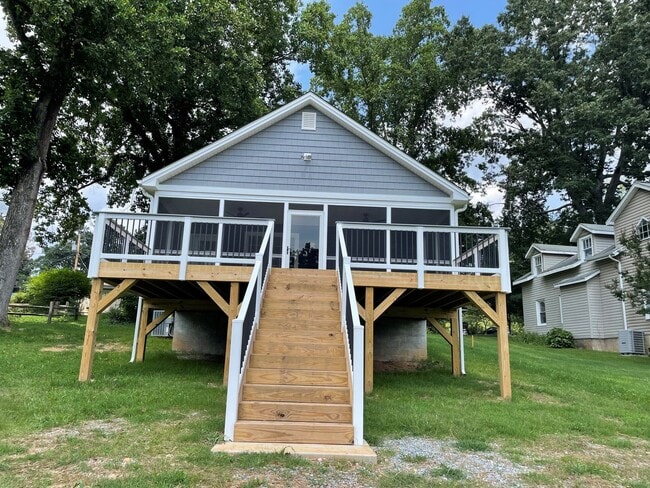 Building Photo - Lake Front House with Screened in Porch
