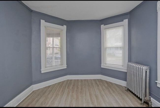 Photo - 130 Bowles St