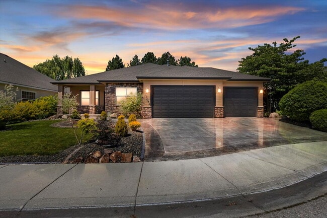 Building Photo - Fantastic 3-bed, 2.5 bath single level home near Downtown Star