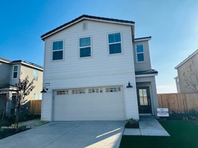 Building Photo - $500 Move In Bonus $2,695 Heritage Grove 3 Bed+Loft Home, Solar, Clovis & Shepherd - Plum Tree Ave.