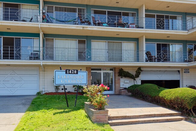 Photo - Lakeshore Gardens Unit 1