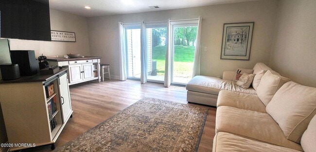 32 Redwood Dr