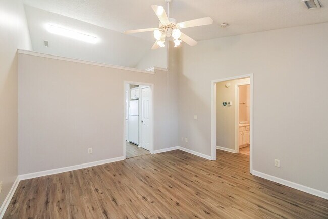 Photo - 720 Dellwood Dr