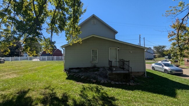 223 E Maple St