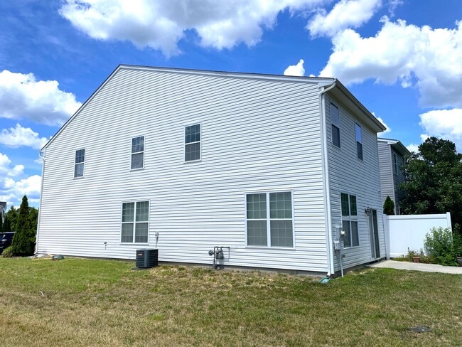 Photo - 262 Garrison Way