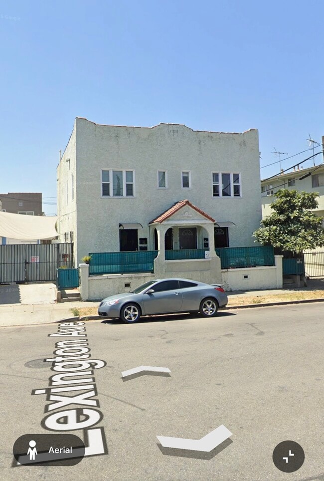 Building Photo - 4760 1/2 Lexington Ave Unit 4760 Half