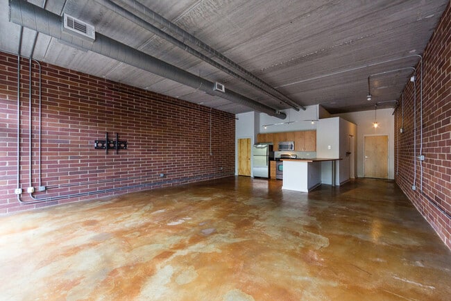 Photo - Amazing Industrial Studio at 626 N Graham! Unidad 308