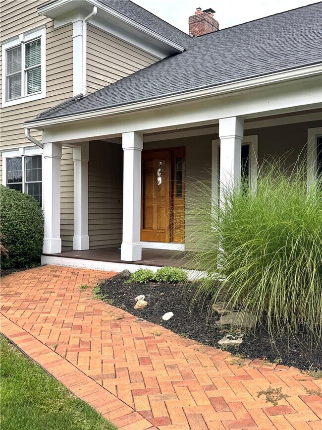 92 N Country Club Dr