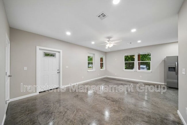 Photo - 848 S Pine St