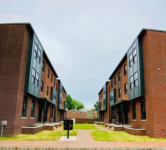 Photo - 117-117 Thornton Ln Unidad 113 Thornton Lane