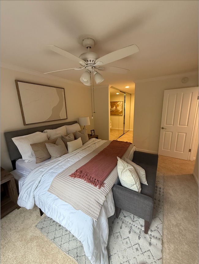 Building Photo - 3372 La Mesa Dr Unit 2