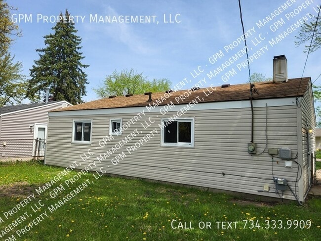 Photo - 2036 Alberta St