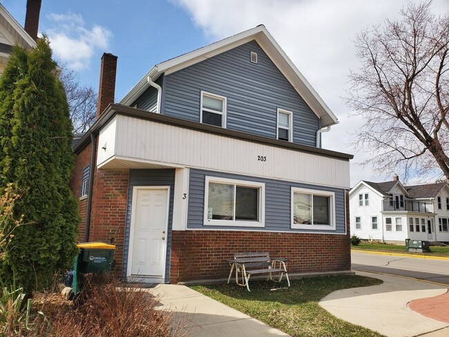 Building Photo - 203 S Main St Unit #3