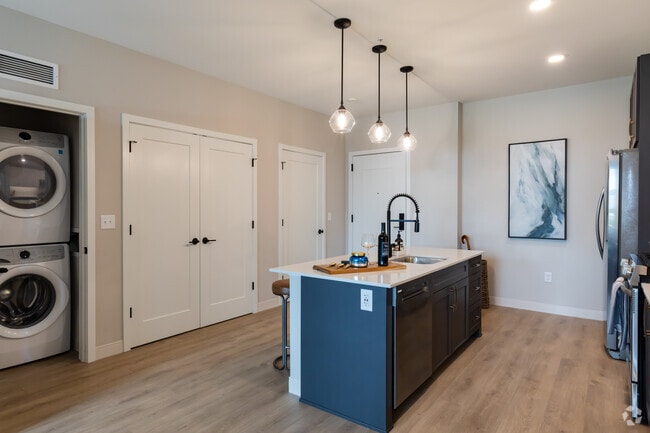2BR, 2BA - Laundry/Kitchen