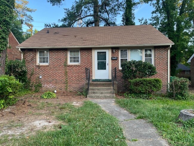 Photo - 1006 Hampton Rd House