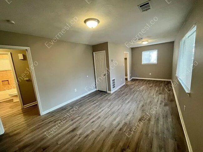 Photo - 3542 Ingersoll St
