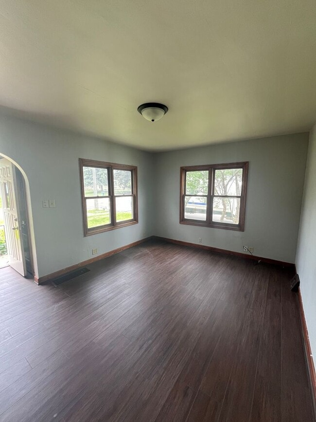 Building Photo - 3 Bed, 1 Bath - House for rent!