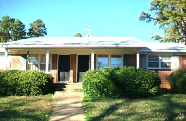 Building Photo - 305 Pelham Creek Dr Rental