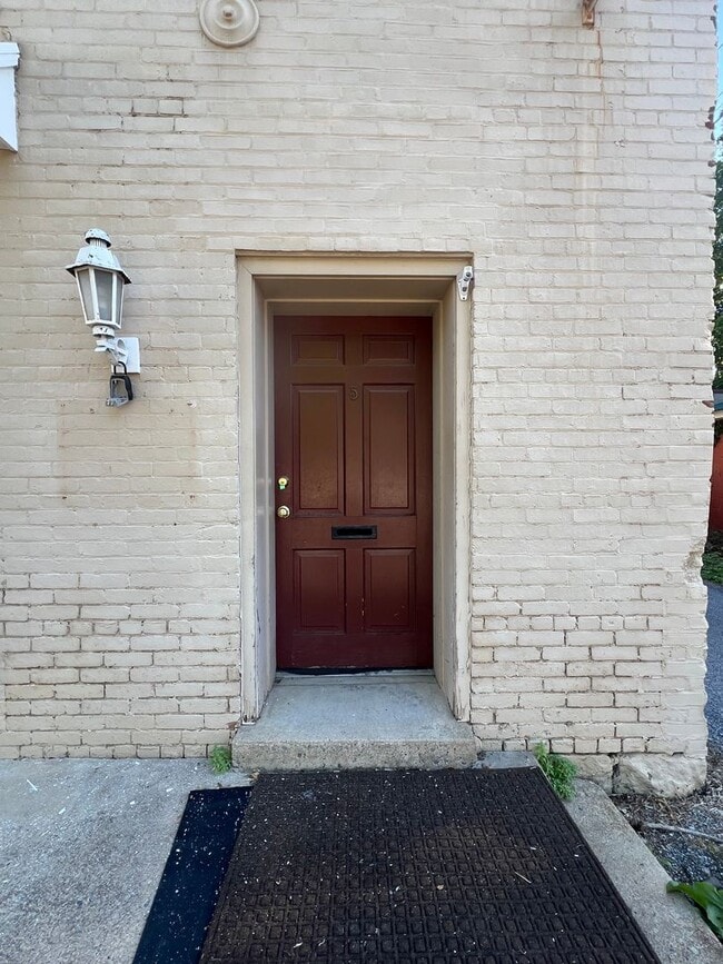 Building Photo - 5 Chestnut Ave Unit 5 Chestnut Ave