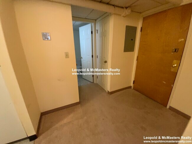 Photo - 104 Peterborough St