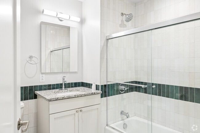 Studio - 530SF - Bathroom