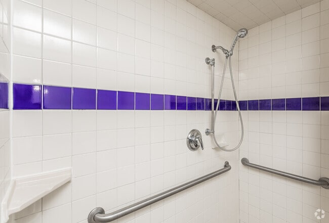 1HAB, 1BA - 425SF Cuarto de baño - Robert E. Lee