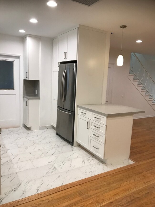 Photo - 144 S Roxbury Dr Unit Front