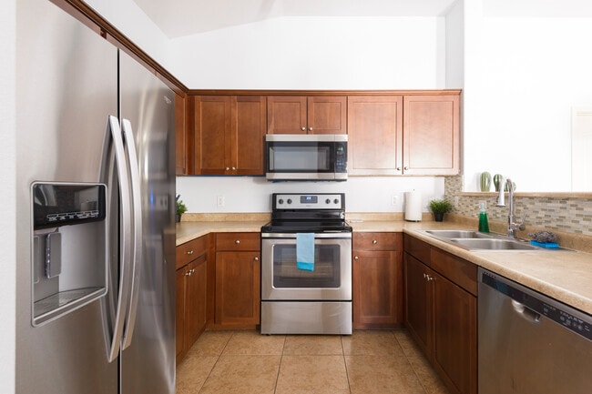 Photo - 2402 E 5th St