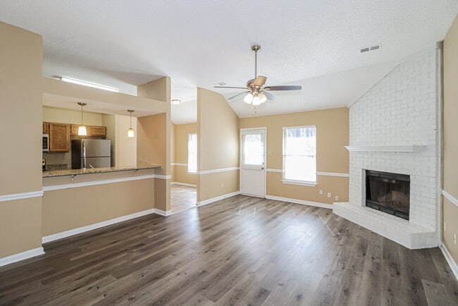 Photo - 7101 Market Square Dr