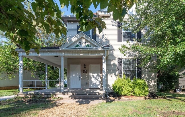 Building Photo - 744 S Main Ave Unit A