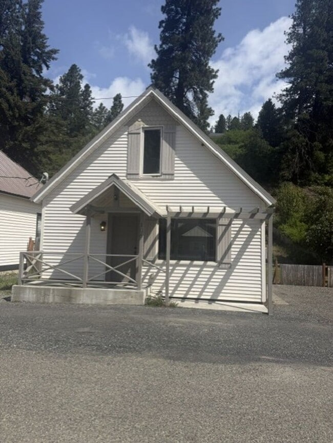 Building Photo - Great updated home on quiet downtown street