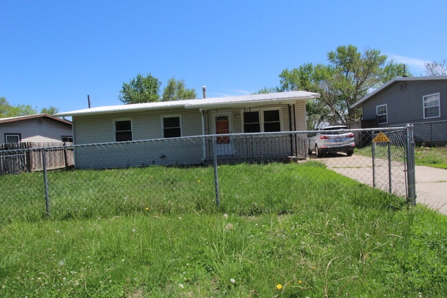 Building Photo - 2017 Custer Rd