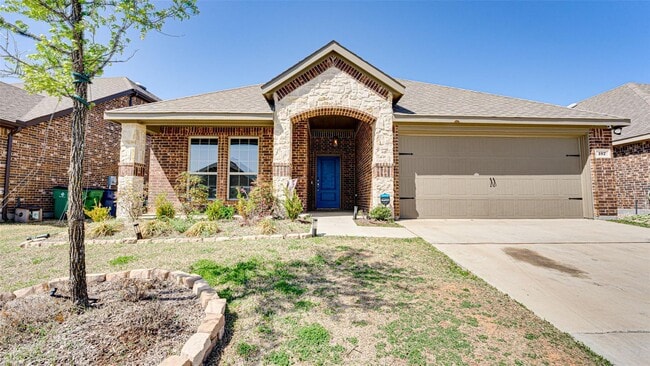 Building Photo - House for Lease in Waxahachie