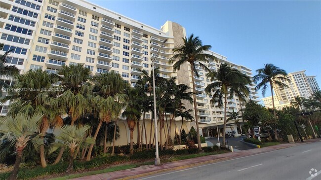 Building Photo - 5600 Collins Ave Unit 16Y Rental