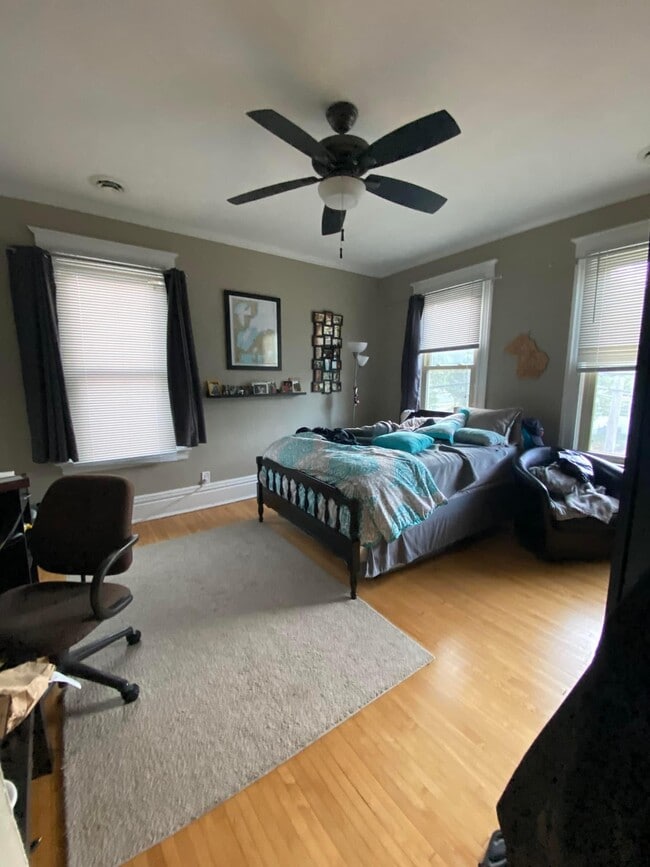 Photo - 214 8th Ave NE